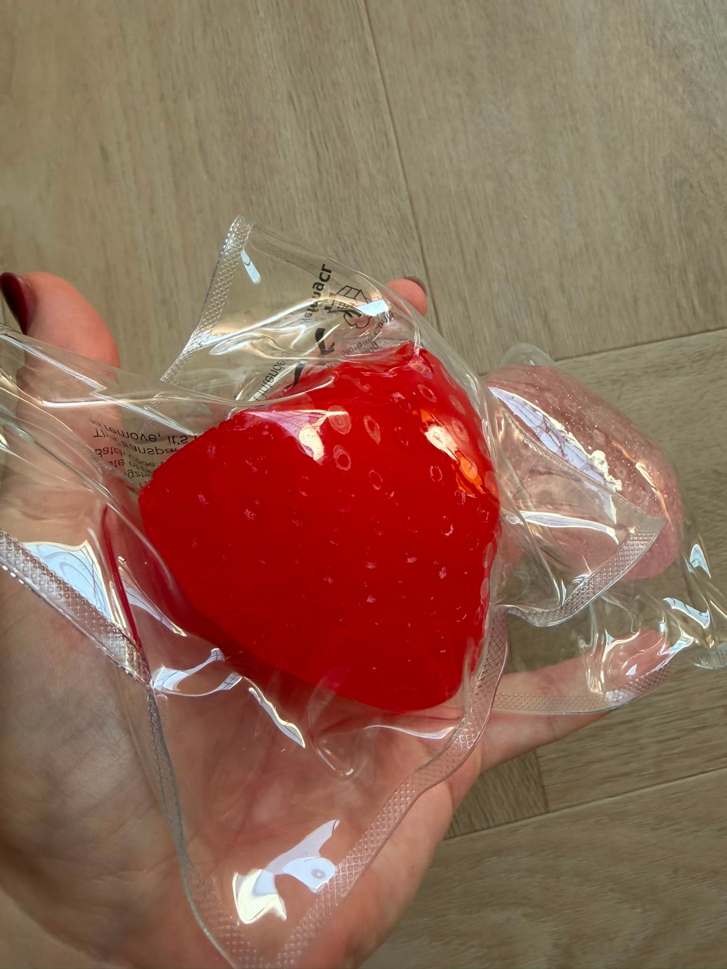 Aardbeien squishy's met glitter 2 stuks