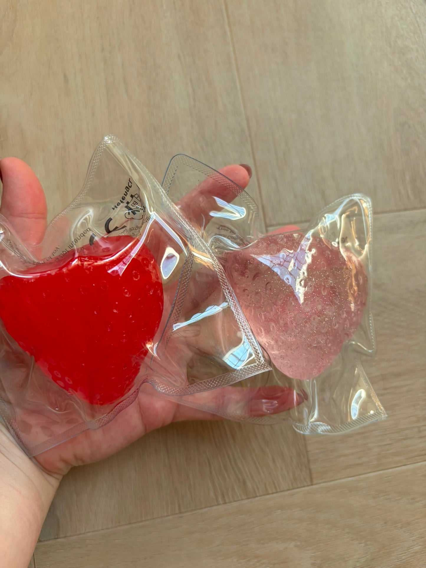 Aardbeien squishy's met glitter 2 stuks