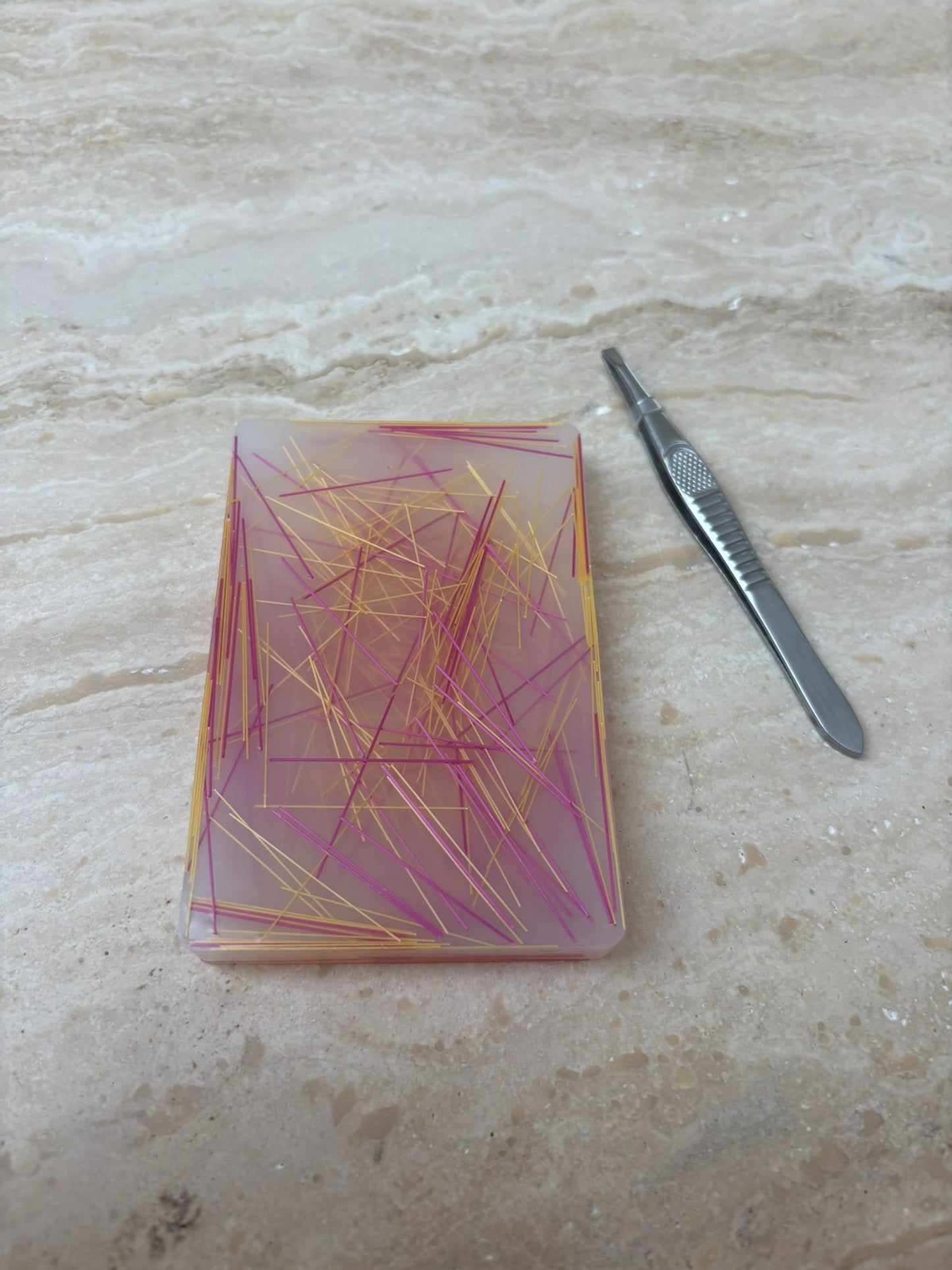 Haarplukmat met pincet roze geel